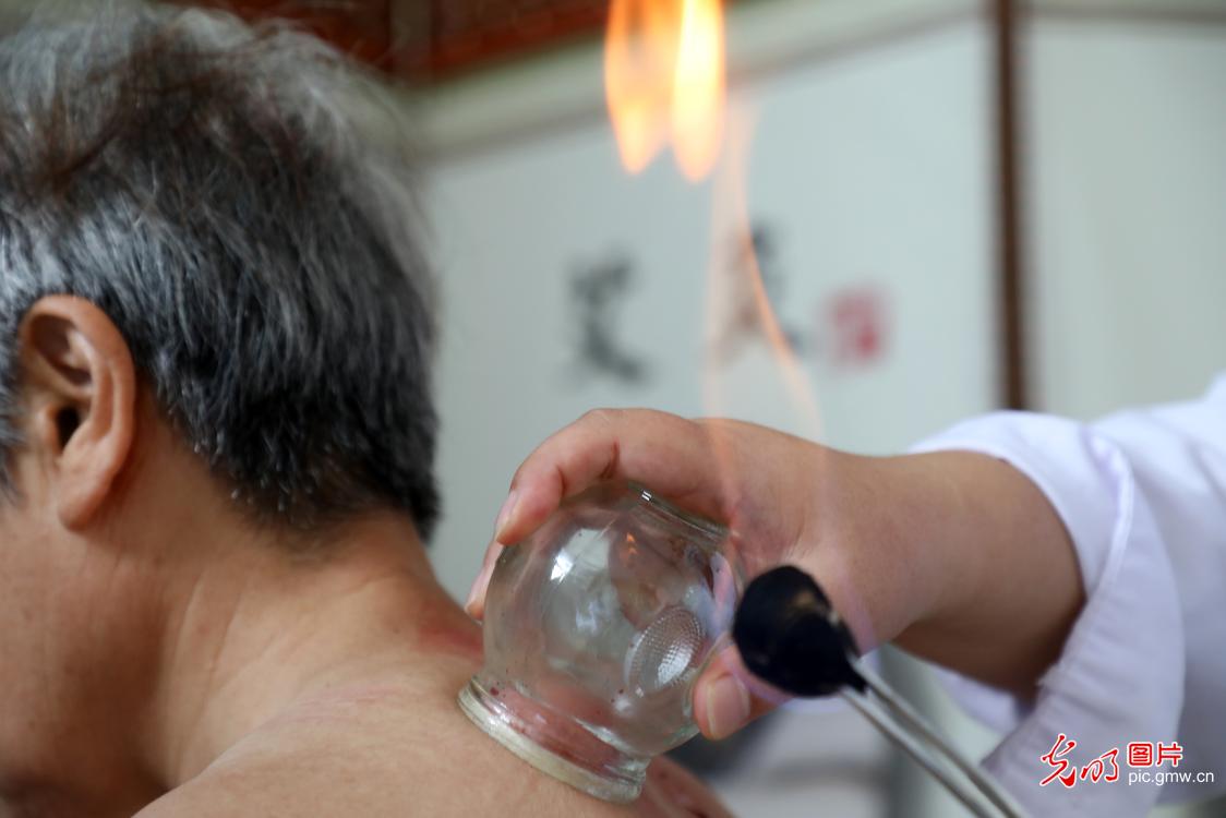 入伏首日“冬病夏治”掀热潮