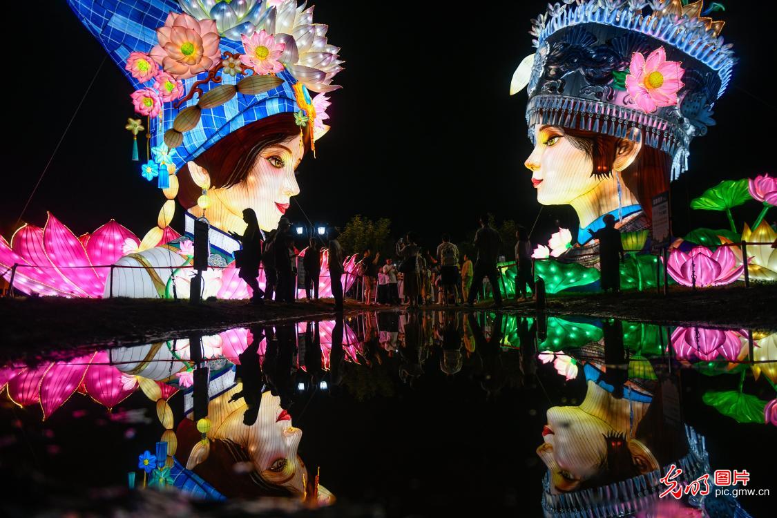 夜游火爆 点亮乡村“夜经济” 夜游火爆 点亮乡村“夜经济”