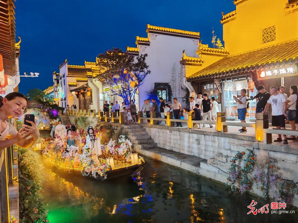 夜游火爆 点亮乡村“夜经济” 夜游火爆 点亮乡村“夜经济”