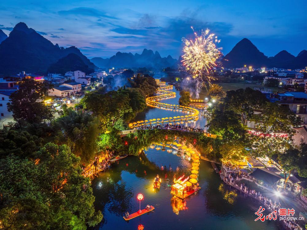 夜游火爆 点亮乡村“夜经济”
