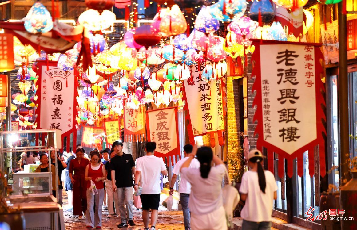 夜游火爆 点亮乡村“夜经济”