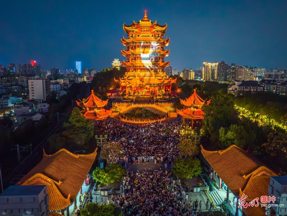 夜上黄鹤楼 暑期人气旺
