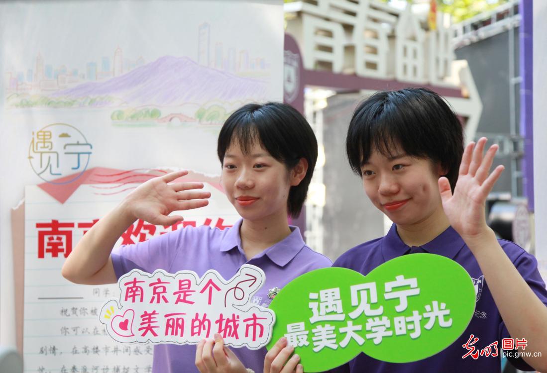 大学校园迎新生