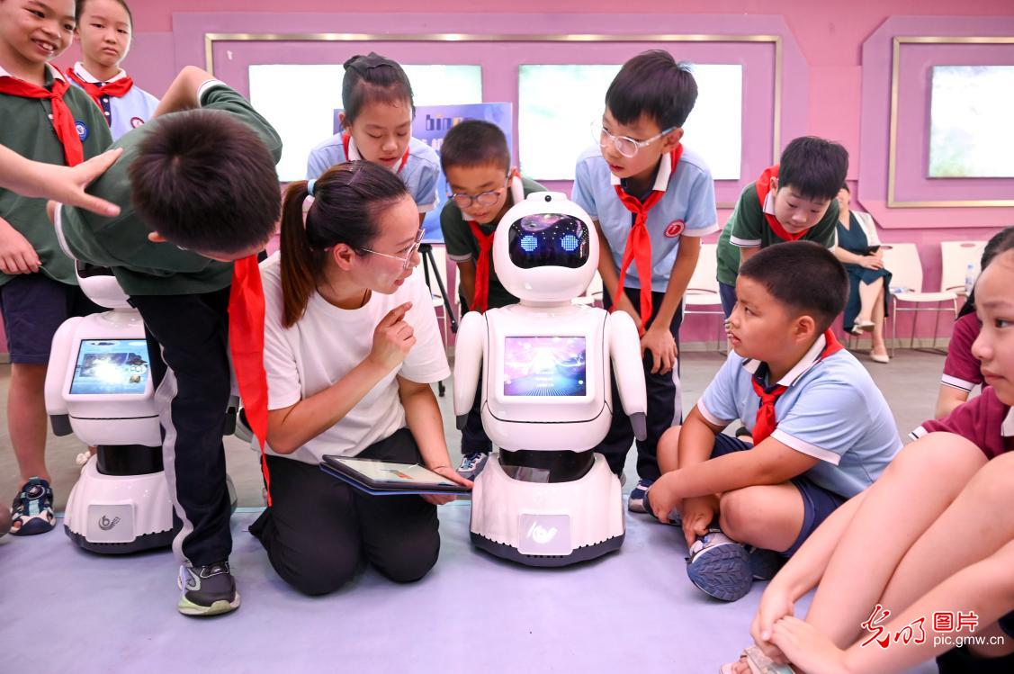 科技感拉满 点亮开学第一课 科技感拉满 点亮开学第一课
