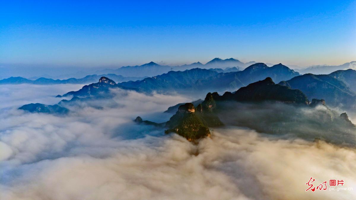 瀚海云海 壮美兴隆山