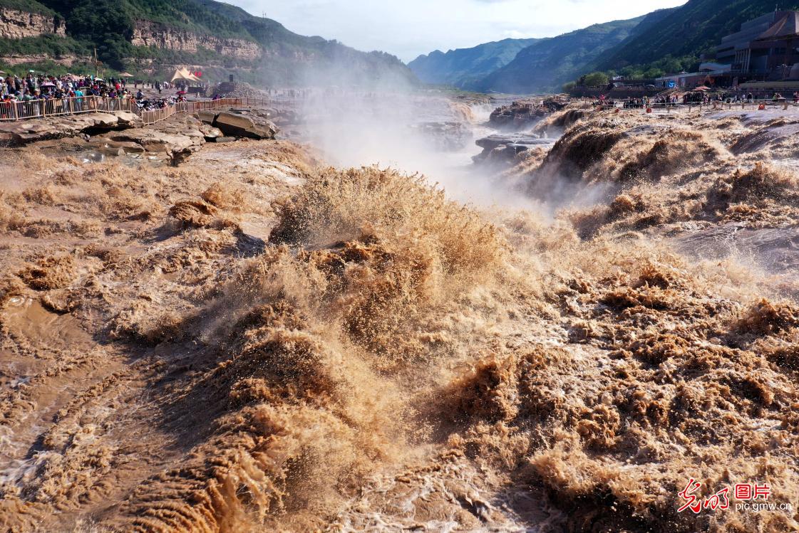 黄河壶口瀑布再现金涛拍岸壮美景观
