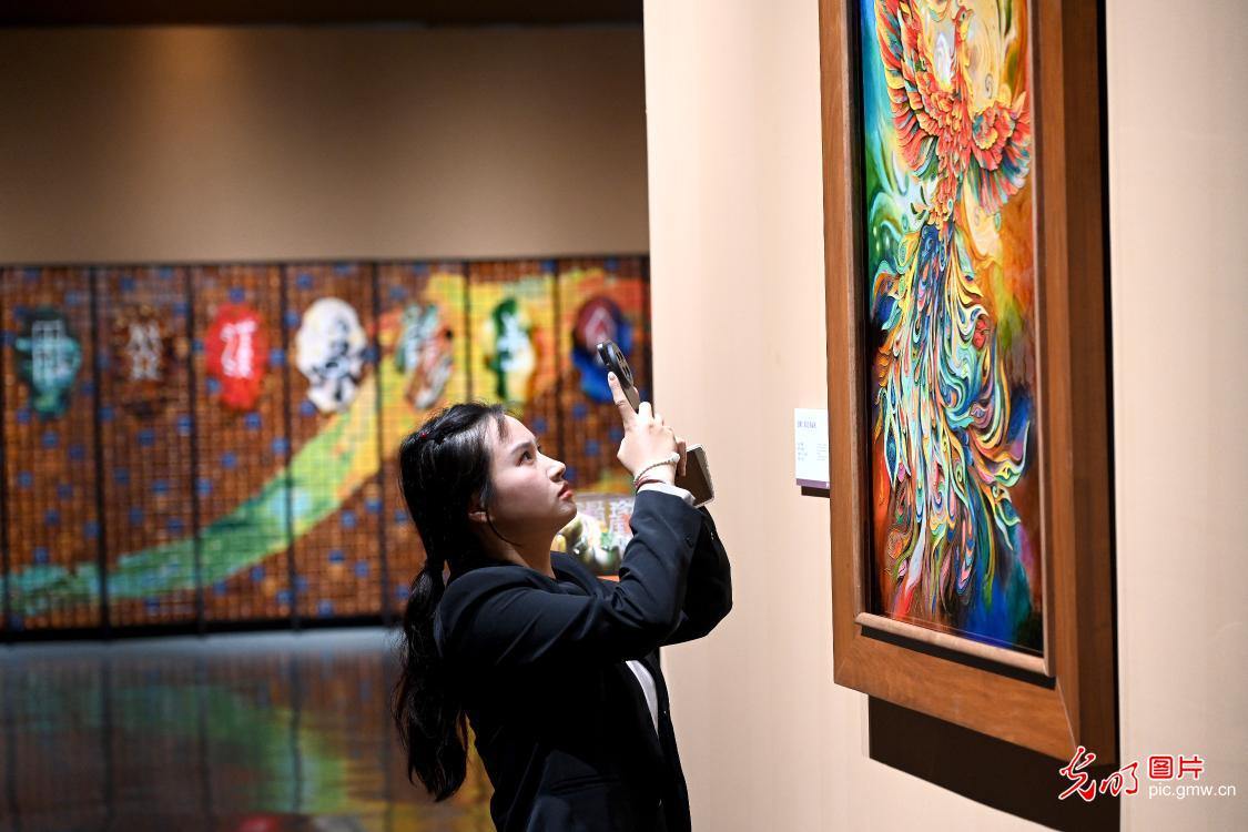 三彩艺术展魅力