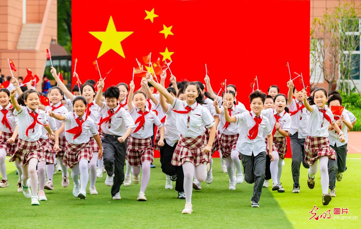 多彩活动迎“双节”