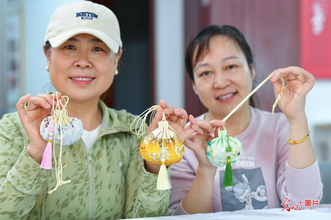 AI绘重阳 寻传统节日的变与不变