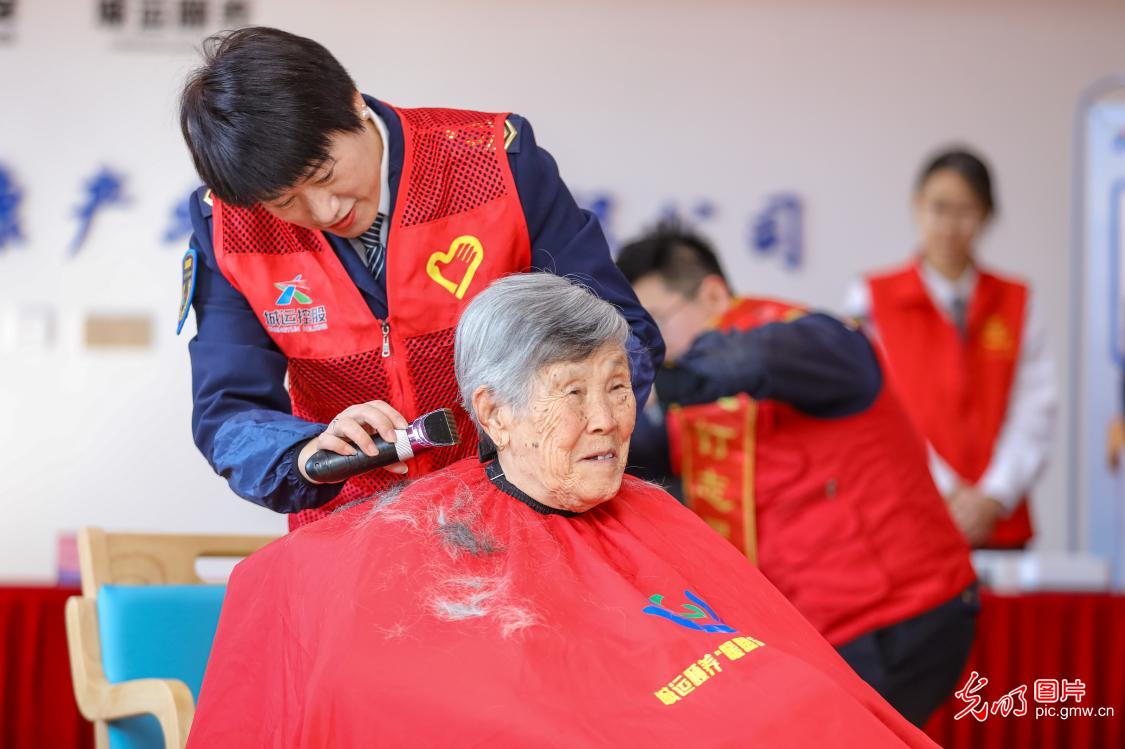 AI绘重阳 寻传统节日的变与不变