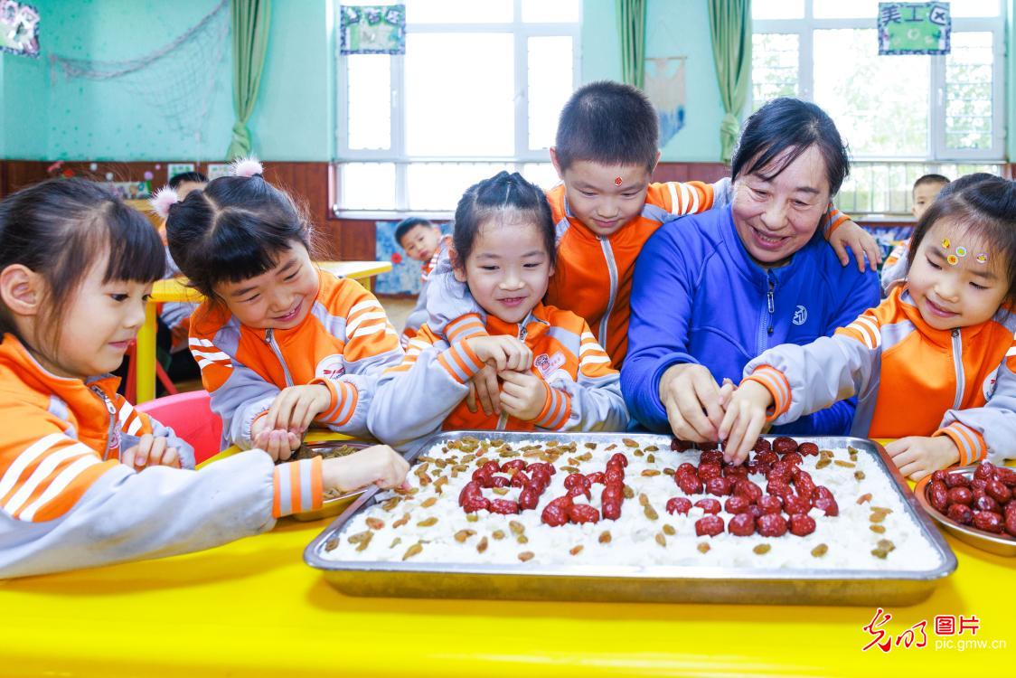 AI绘重阳 寻传统节日的变与不变