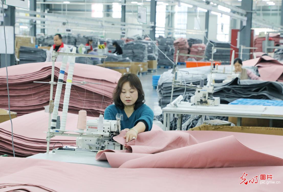 赶制海外订单 备战秋冬市场