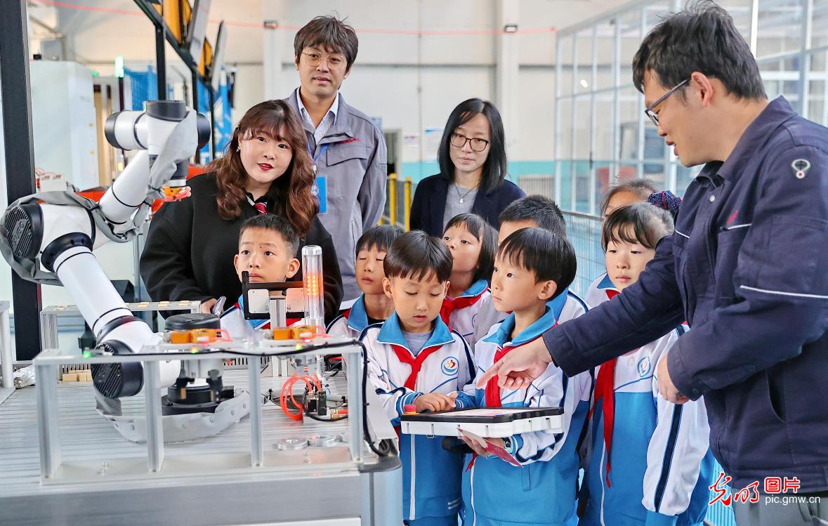 学习科普知识 感受智能制造 学习科普知识 感受智能制造