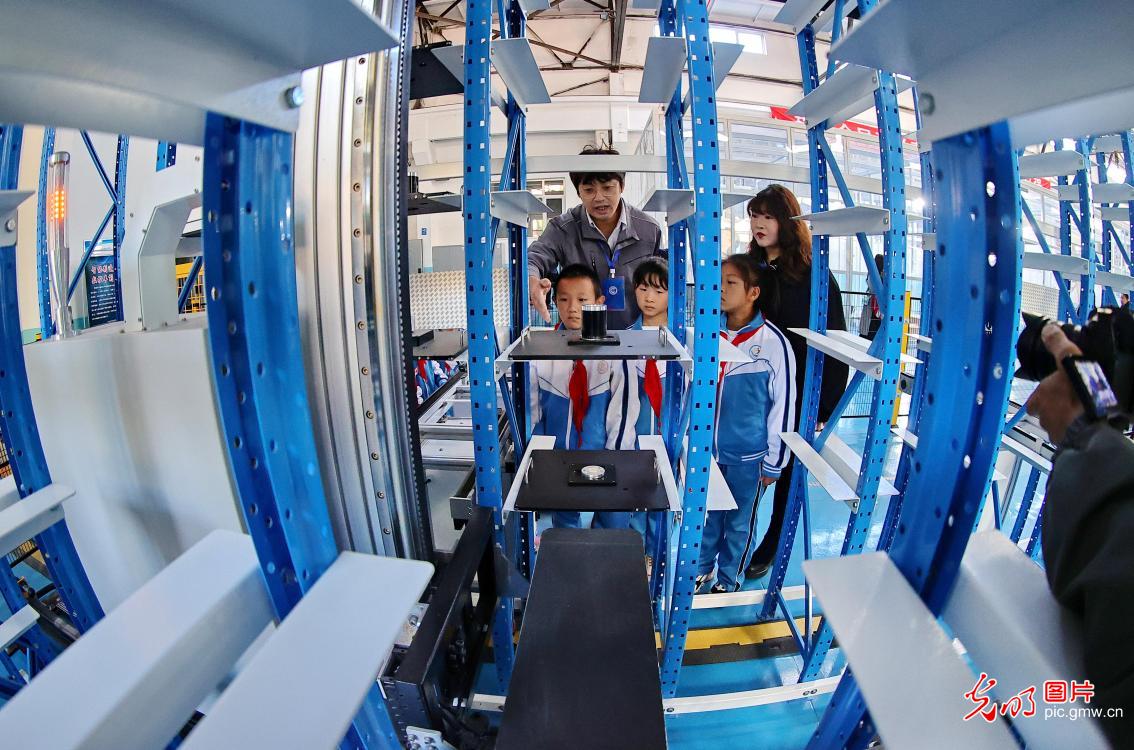 学习科普知识 感受智能制造 学习科普知识 感受智能制造