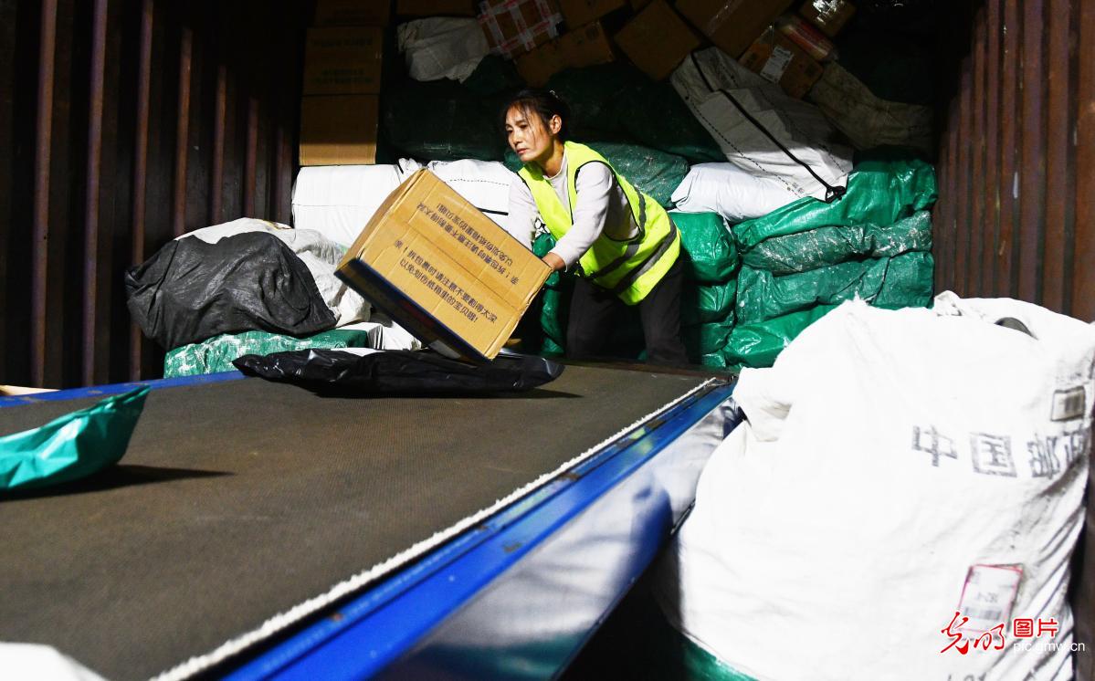 开足马力迎战“双十一”