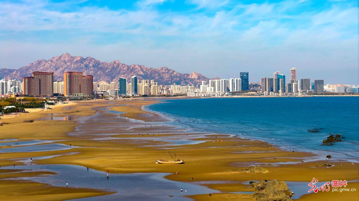 海滨碧海蓝天美如画