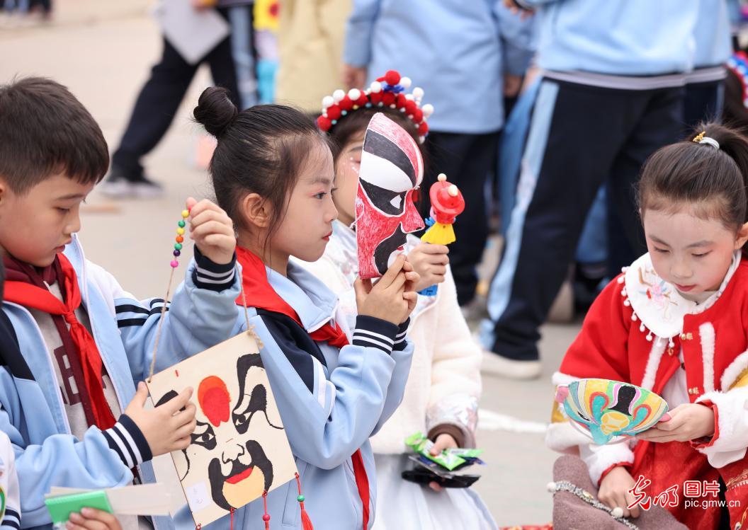 校园跳蚤市场让戏曲文化“活”起来