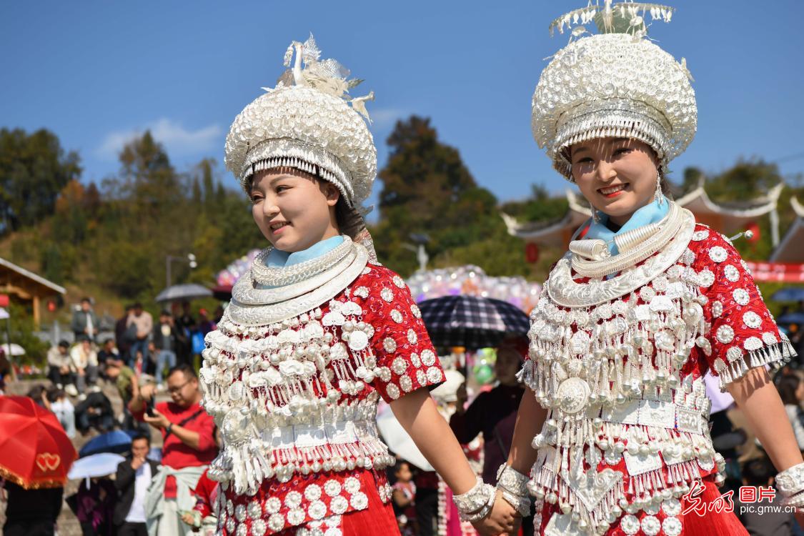 苗族同胞盛装欢庆芦笙会 苗族同胞盛装欢庆芦笙会