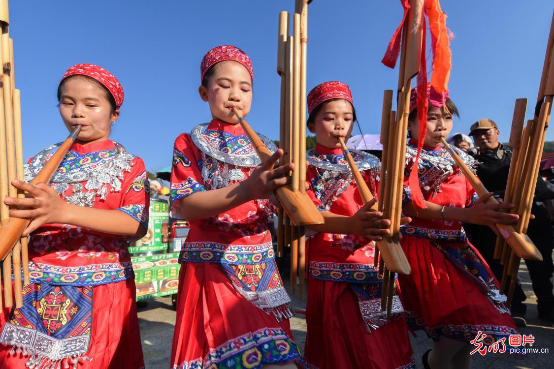 苗族同胞盛装欢庆芦笙会 苗族同胞盛装欢庆芦笙会
