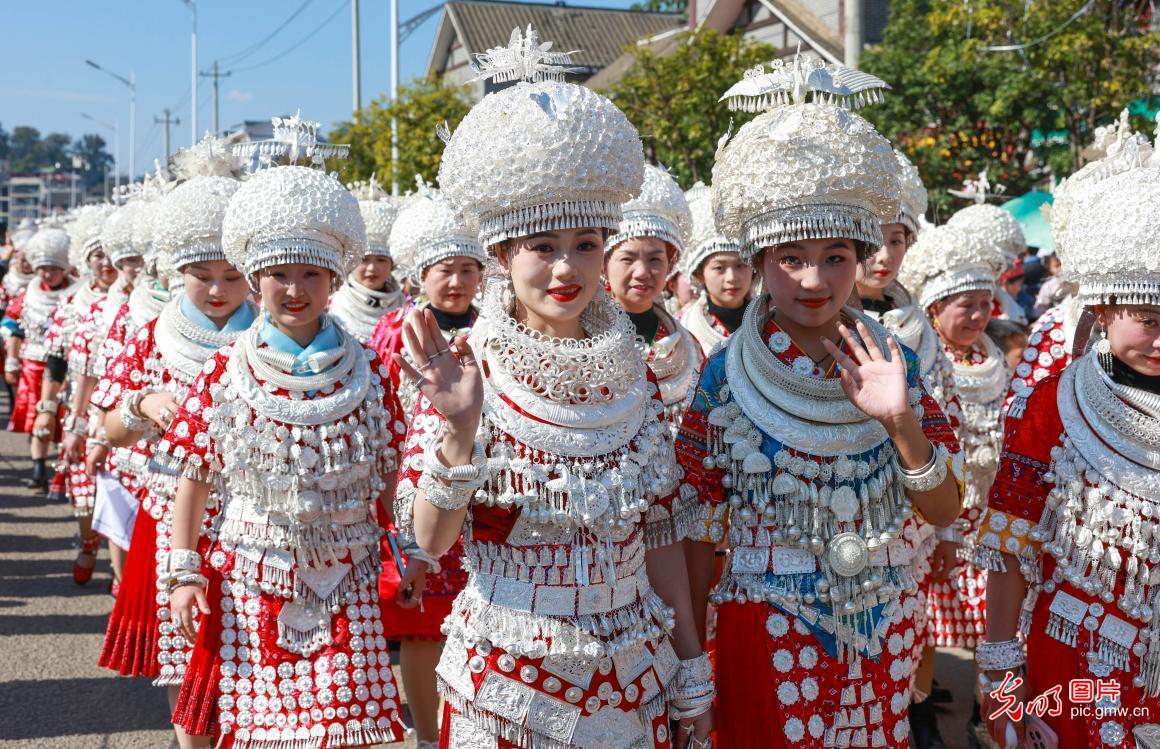 苗族同胞盛装欢庆芦笙会 苗族同胞盛装欢庆芦笙会