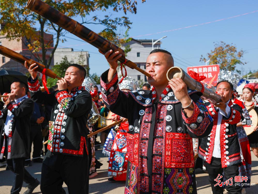 苗族同胞盛装欢庆芦笙会 苗族同胞盛装欢庆芦笙会