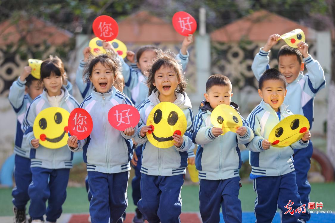 世界问候日丨一声问候 传递温暖