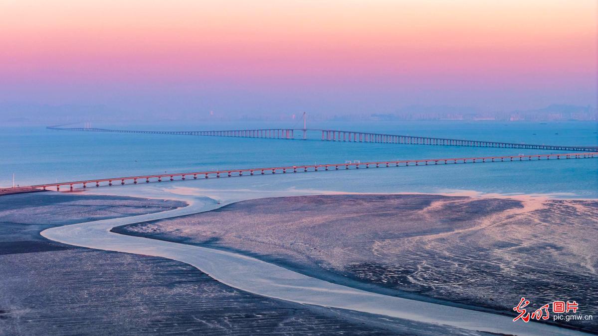 红毯铺岸 河海如画