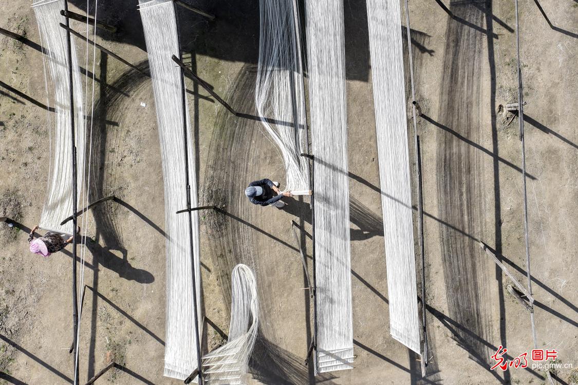 “金丝线”织就富民路