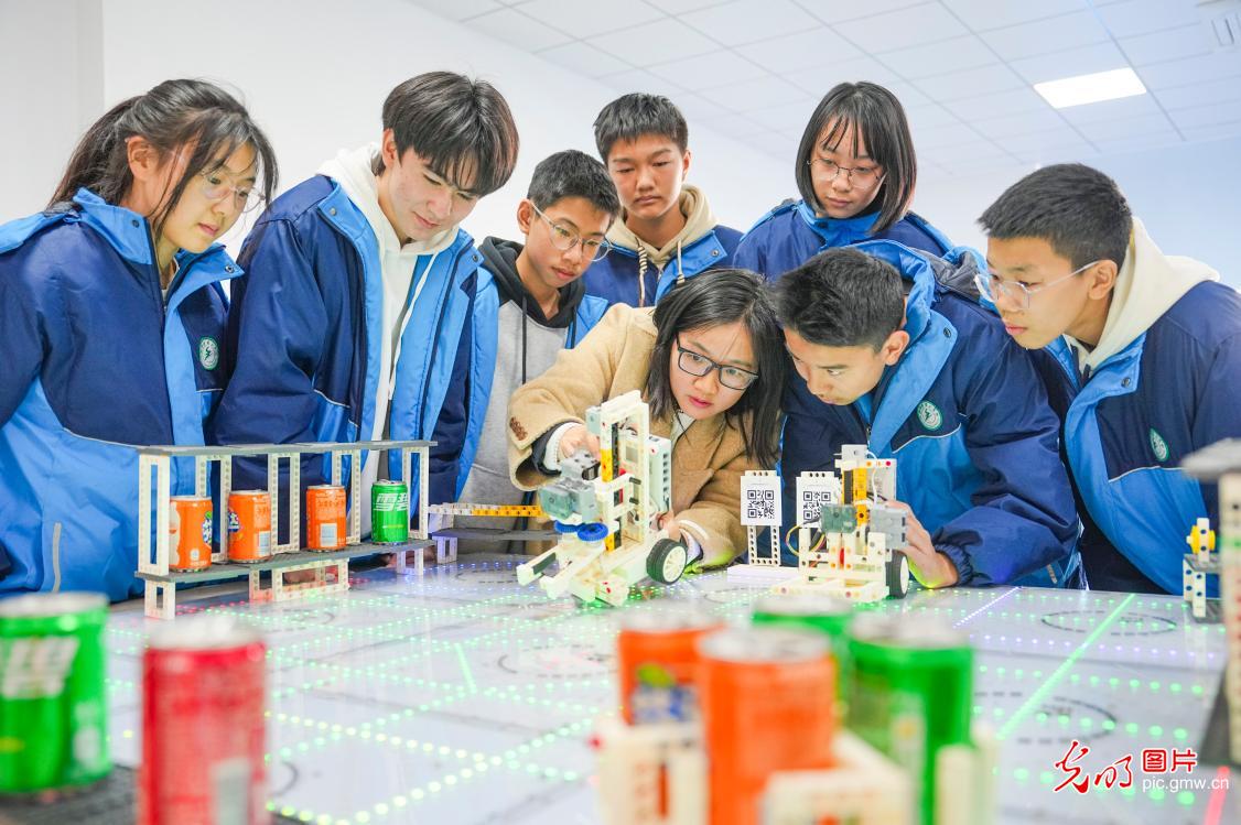 社团点亮学生科技梦