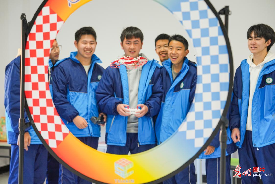 社团点亮学生科技梦