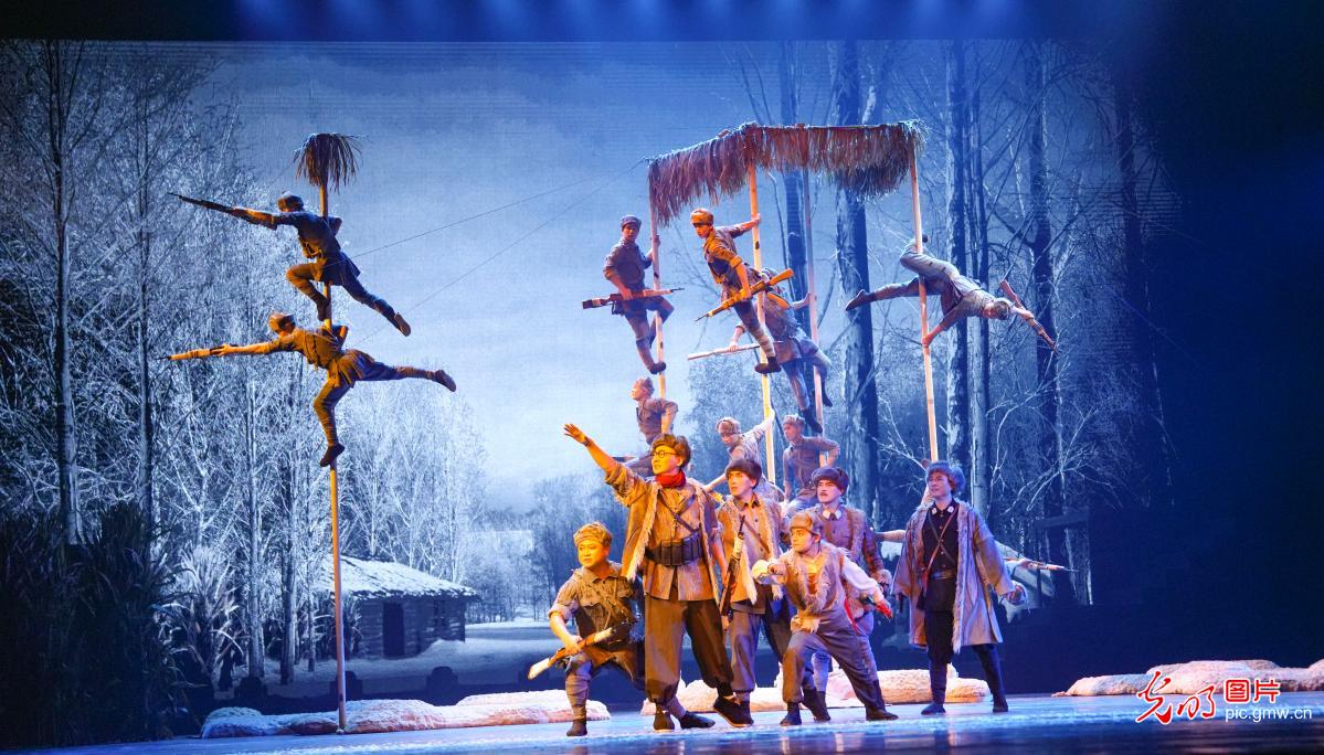 杂技剧《先声》精彩上演