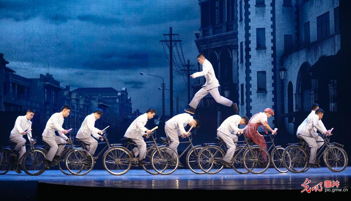 杂技剧《先声》精彩上演