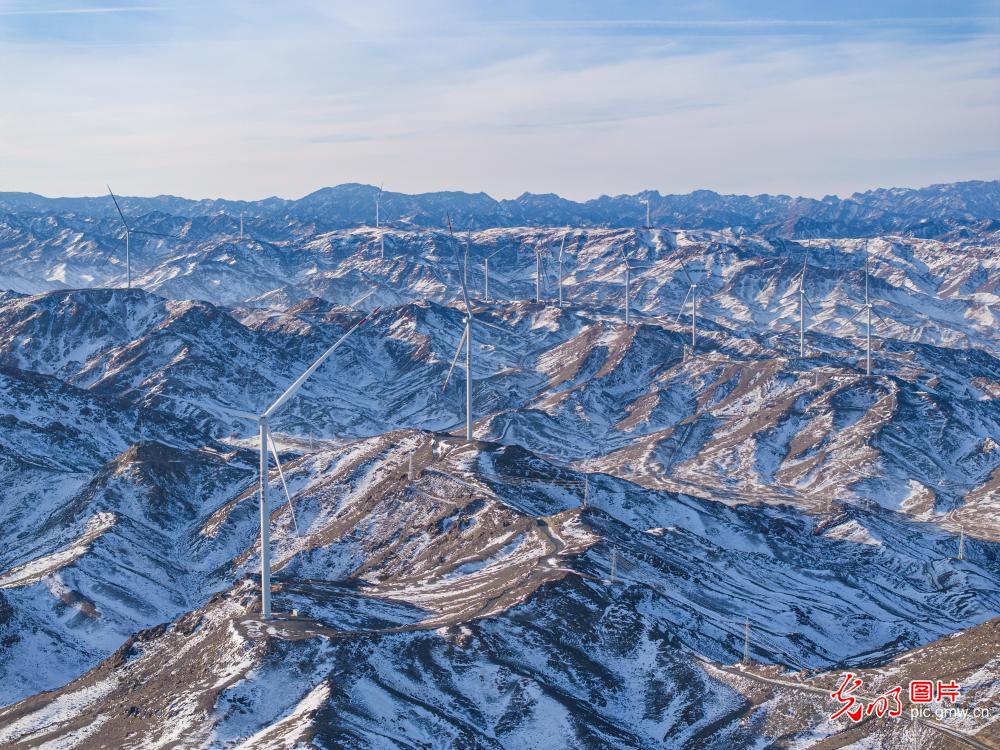 风机迎风 奏响绿色能源乐章