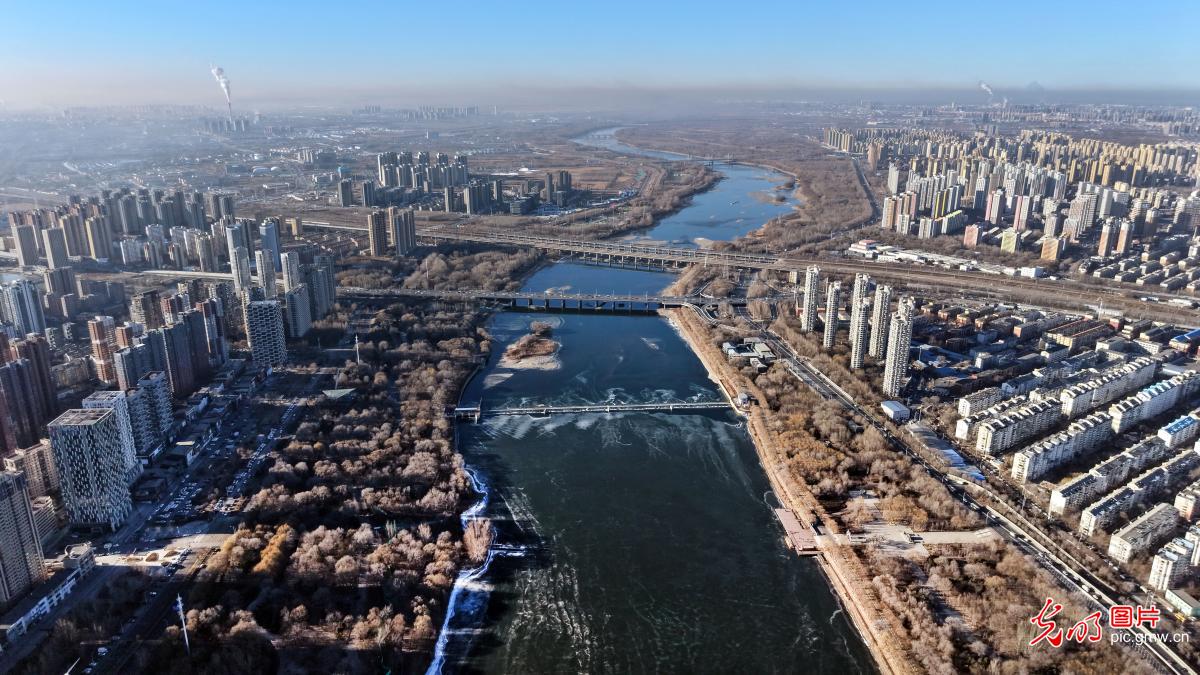 冰封浑河冬景美