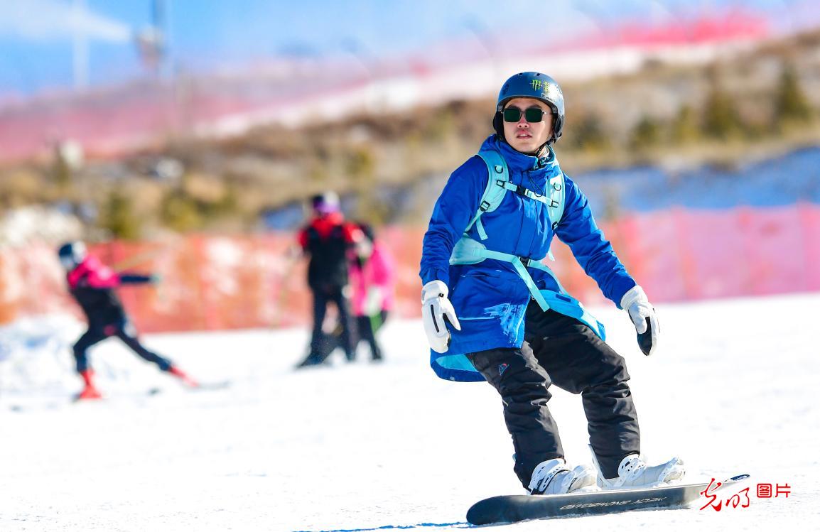 【冰雪暖民生】新手滑雪不踩坑 这5个知识点先拿捏