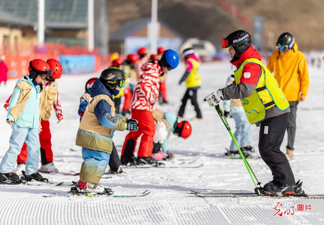 【冰雪暖民生】新手滑雪不踩坑 这5个知识点先拿捏