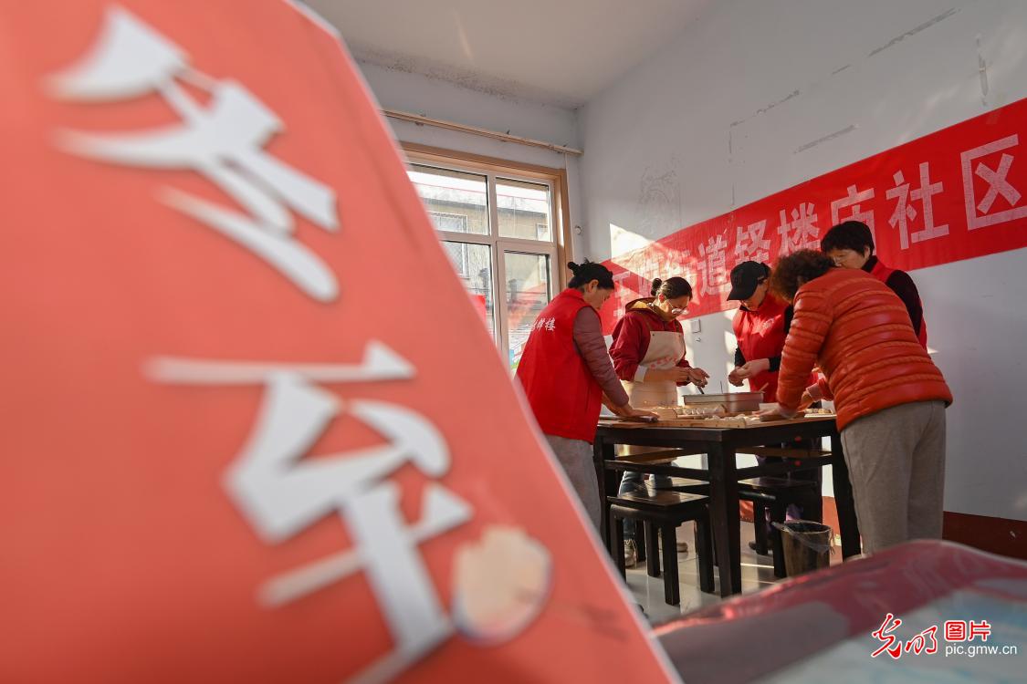 情暖冬至 “饺”织温馨