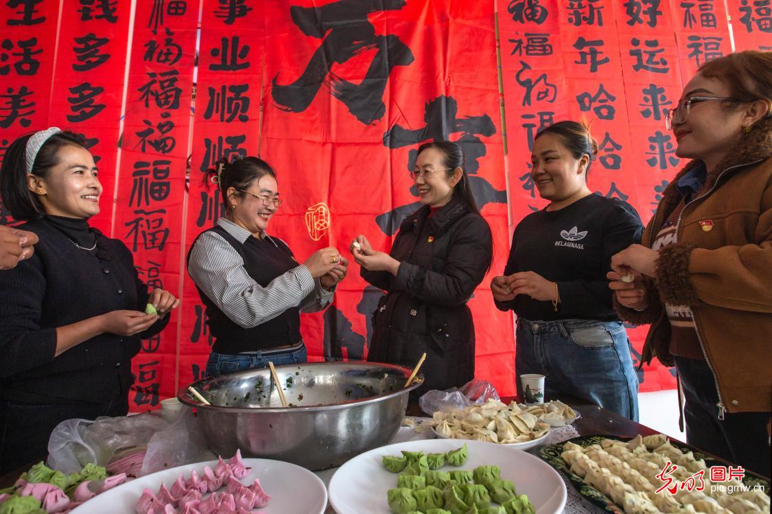 情暖冬至 “饺”织温馨