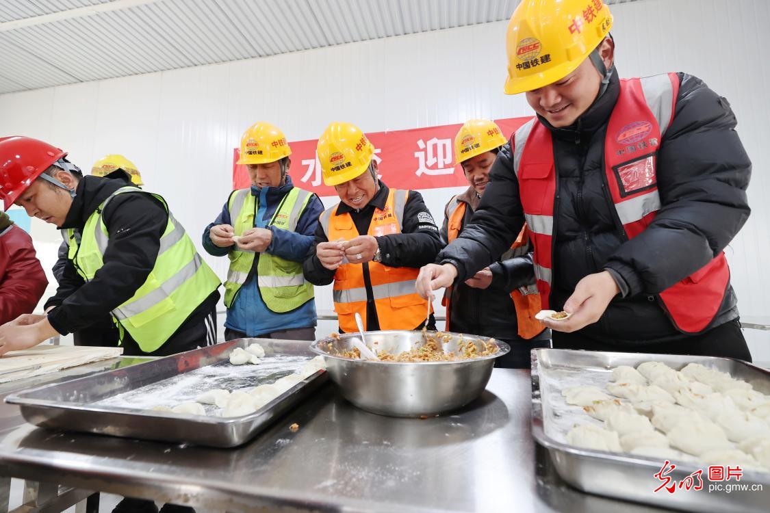 情暖冬至 “饺”织温馨