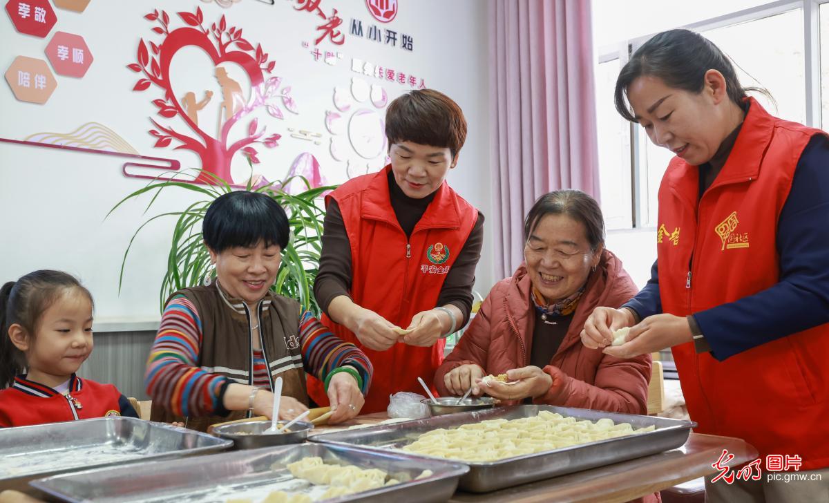 情暖冬至 “饺”织温馨