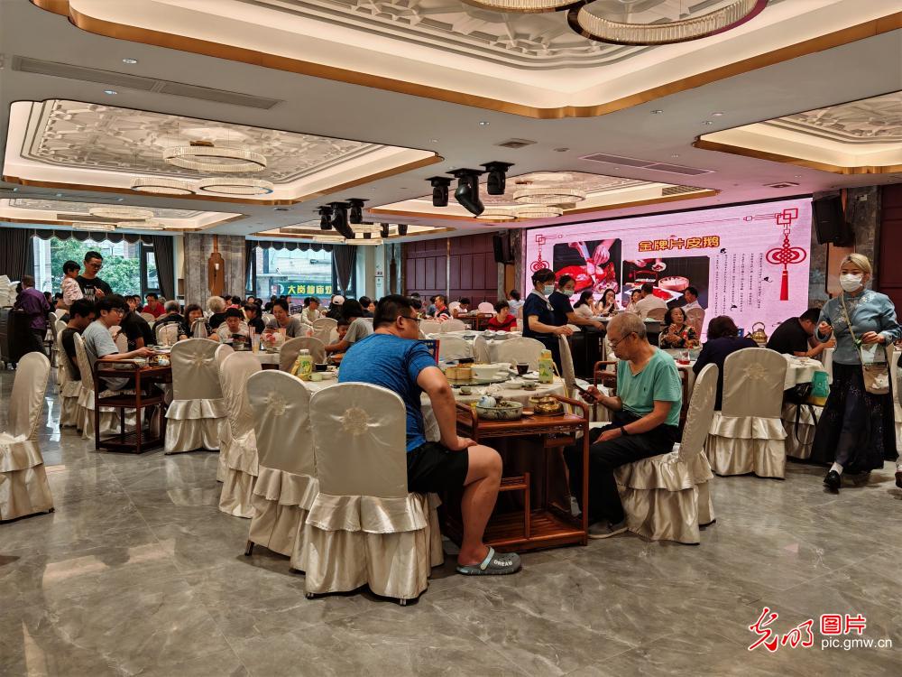 啖早茶、睇大戏、赏醒狮:沉浸岭南烟火人间 啖早茶、睇大戏、赏醒狮:沉浸岭南烟火人间