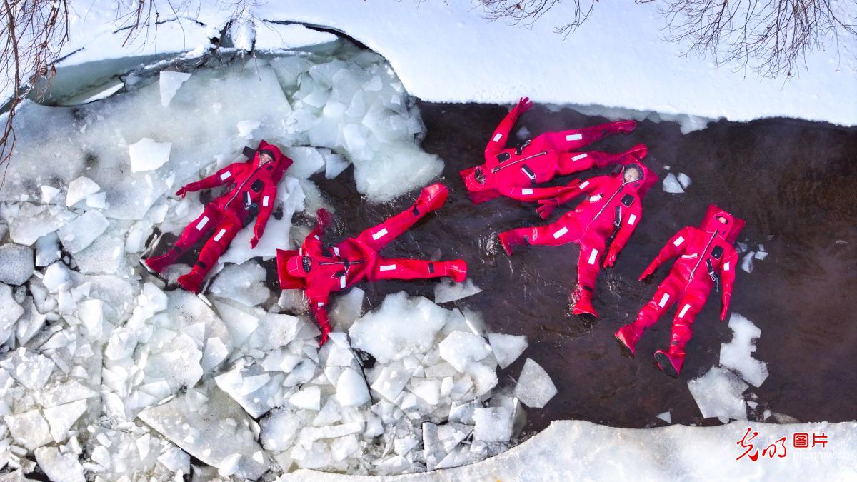 冰浮 不一样的冰雪体验