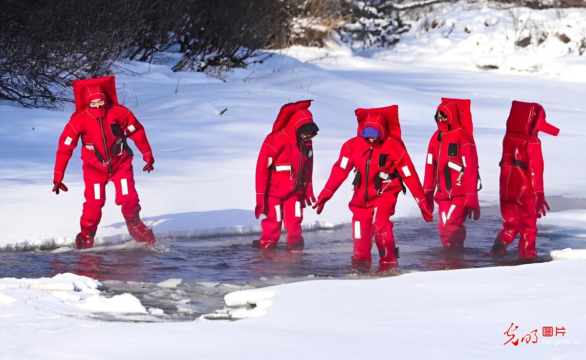 冰浮 不一样的冰雪体验