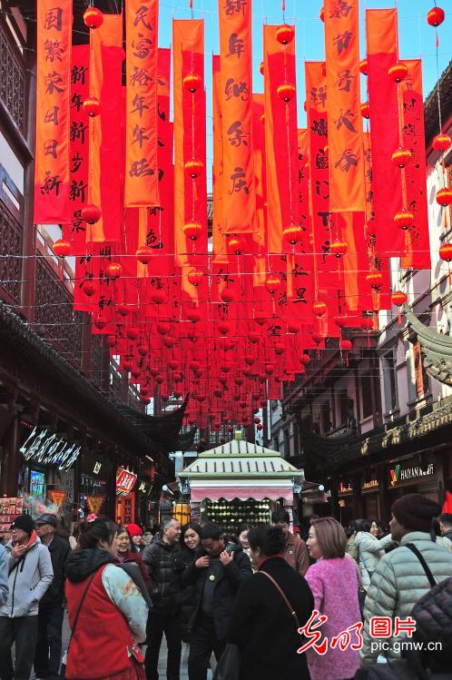 上海豫园马年新春民俗灯会开始搭建