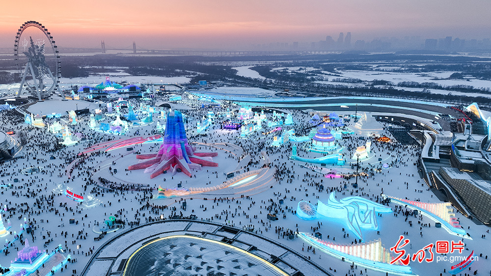 【冰雪暖民生】光影追雪:冰雪世界里的新生意 【冰雪暖民生】光影追雪:冰雪世界里的新生意