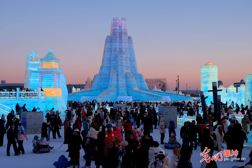 【冰雪暖民生】光影追雪:冰雪世界里的新生意 【冰雪暖民生】光影追雪:冰雪世界里的新生意