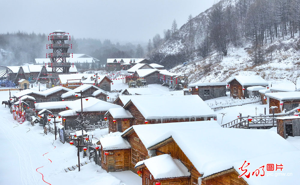【冰雪暖民生】光影追雪:冰雪世界里的新生意 【冰雪暖民生】光影追雪:冰雪世界里的新生意