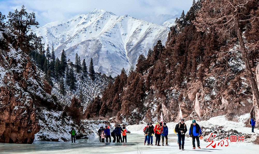【冰雪暖民生】光影追雪:冰雪世界里的新生意 【冰雪暖民生】光影追雪:冰雪世界里的新生意