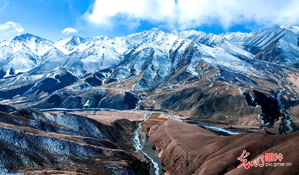 【冰雪暖民生】光影追雪:冰雪世界里的新生意 【冰雪暖民生】光影追雪:冰雪世界里的新生意