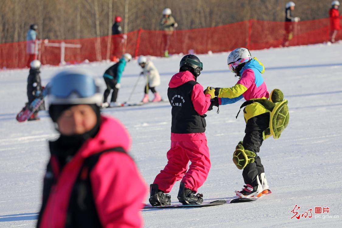 【冰天雪地的“热答卷”】驰骋冰雪间 涌动新经济 【冰天雪地的“热答卷”】驰骋冰雪间 涌动新经济
